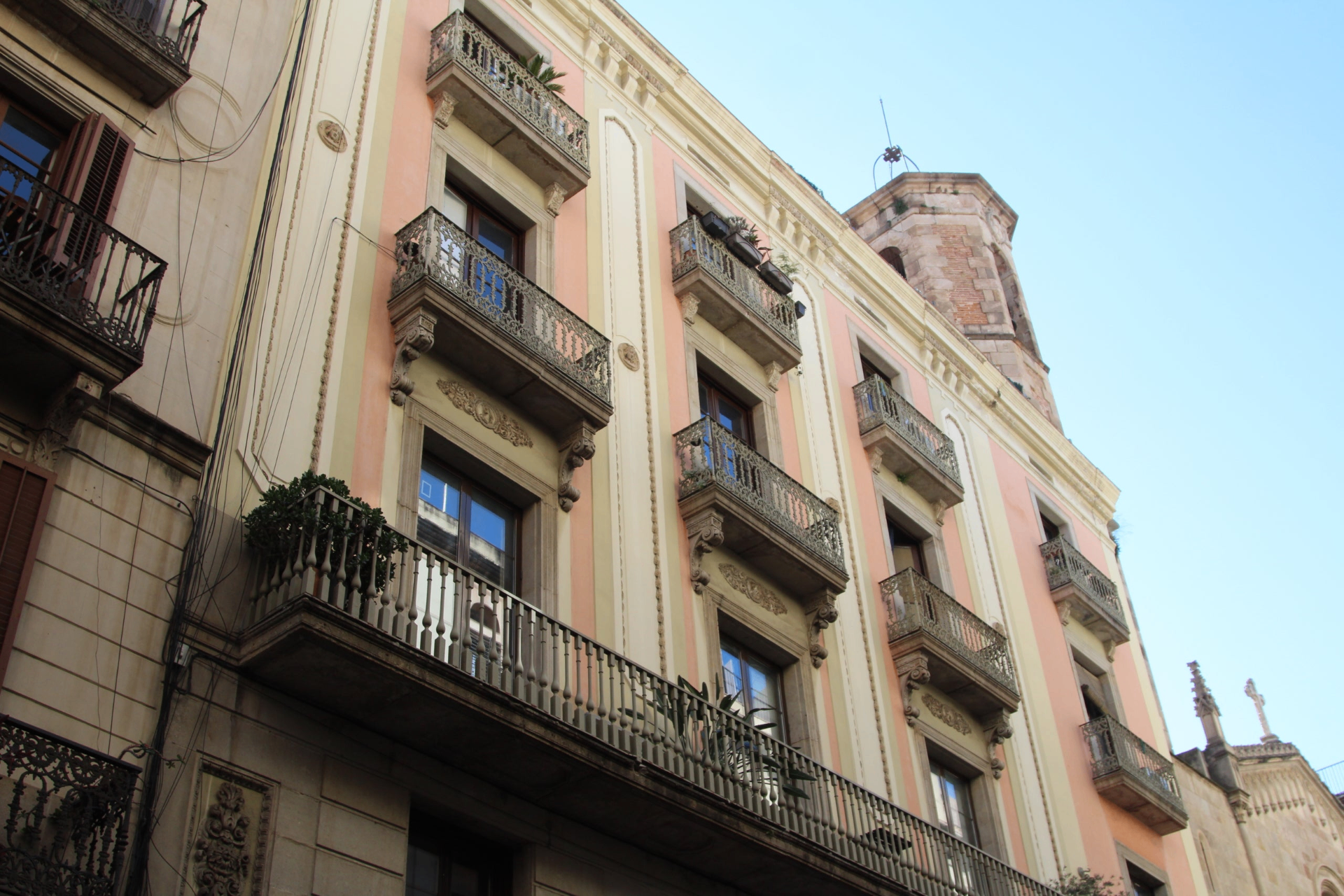 Fachada del edificio de la calle Ferran